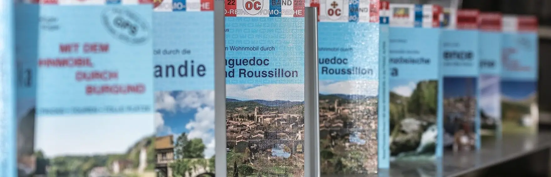 Reisemobile vor dem Gebäude von Dietle Touring